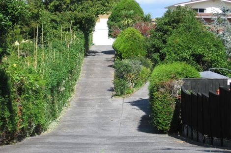 Photo of property in 102 Cliff Drive, Green Bay, Auckland, 0604