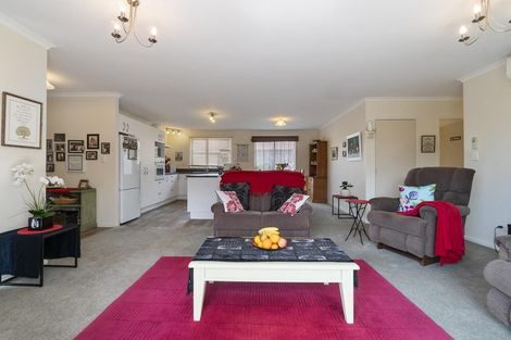 Photo of property in 11 Raabia Close, Parakai, 0830