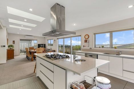 Photo of property in 2 Wangapeka Way, Aotea, Porirua, 5024