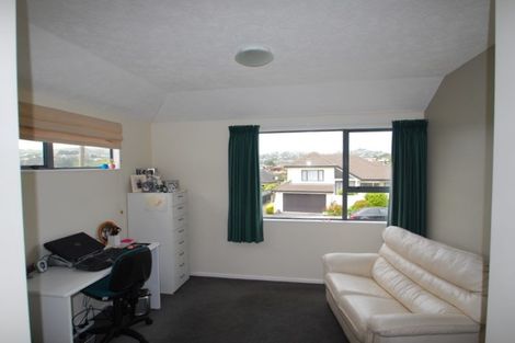 Photo of property in 122 Westchester Drive, Churton Park, Wellington, 6037