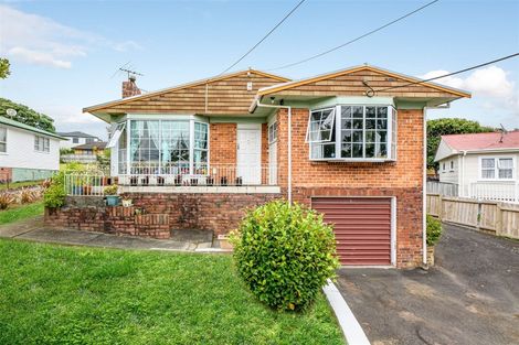 Photo of property in 8 Christina Avenue, Te Atatu South, Auckland, 0602