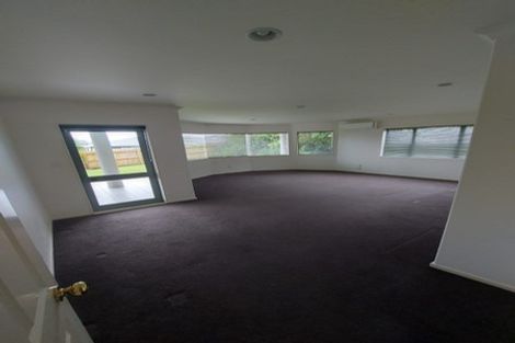 Photo of property in 92 Whangaparaoa Road, Red Beach, 0932