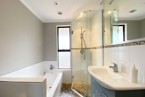 Photo of property in 1/1 Paparoa Road, Cockle Bay, Auckland, 2014