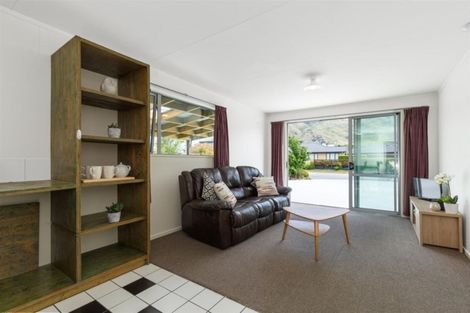 Photo of property in 1 Alpha Close, Wanaka, 9305