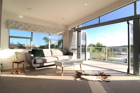 Photo of property in 108 Kittiwake Drive, Schnapper Rock, Auckland, 0632