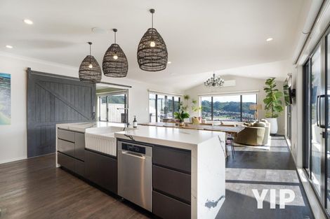 Photo of property in 10 Okupe Grove, Aotea, Porirua, 5024