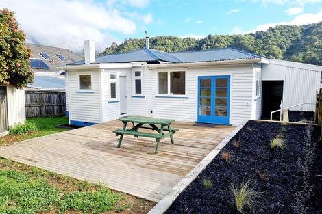 Photo of property in 94a Waikawa Road, Picton, 7220
