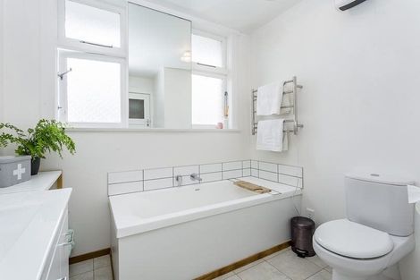 Photo of property in 2 Wycolla Avenue, Saint Clair, Dunedin, 9012