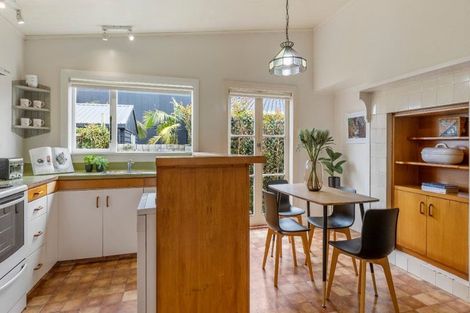 Photo of property in 39 Muir Avenue, Mangere Bridge, Auckland, 2022