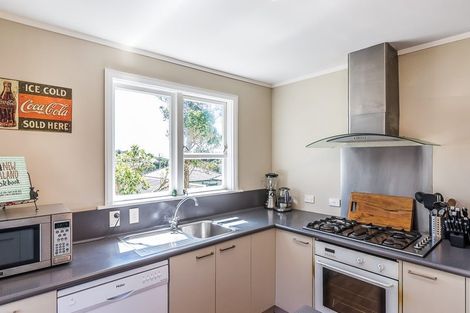 Photo of property in 36 Horokiwi Road West, Newlands, Wellington, 6037