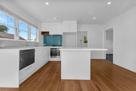 Photo of property in 210 Pilkington Road, Point England, Auckland, 1072