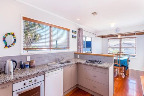 Photo of property in 41 Sunvue Road, Glen Eden, Auckland, 0602
