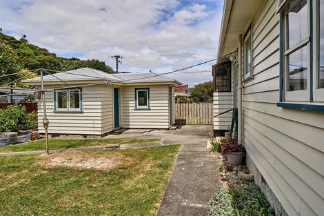 Photo of property in 58 Airlie Road, Plimmerton, Porirua, 5026