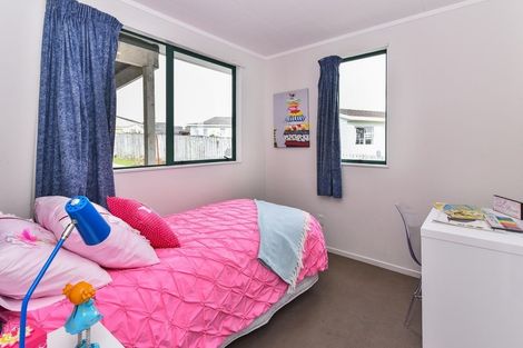Photo of property in 2a Jack Farrell Place, Papakura, 2110