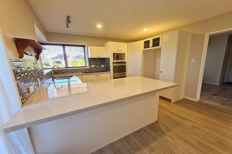 Photo of property in 2 Hatfield Place, Avonhead, Christchurch, 8042
