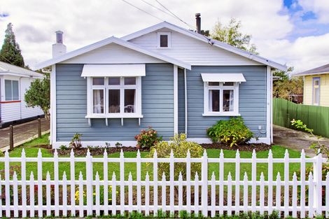 Photo of property in 18 Cambridge Terrace, Masterton, 5810