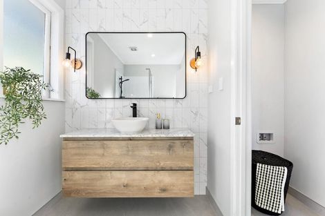 Photo of property in 4 Kelston Street, New Lynn, Auckland, 0600