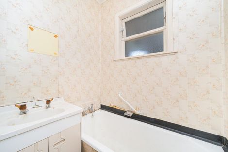 Photo of property in 94 Victoria Avenue, Palmerston North, 4410
