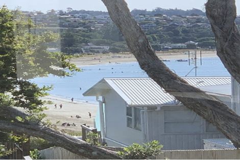 Photo of property in 24 Tindalls Bay Road, Tindalls Beach, Whangaparaoa, 0930