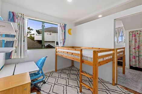 Photo of property in 1/208 East Coast Road, Forrest Hill, Auckland, 0620