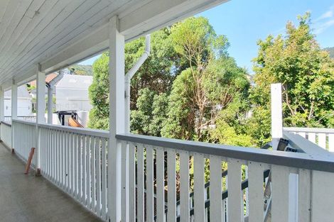 Photo of property in 2 Hawkhurst Road, Lyttelton, 8082