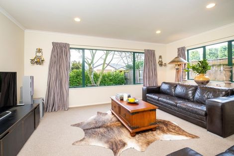 Photo of property in 2 Hanna Place, Havelock North, 4130