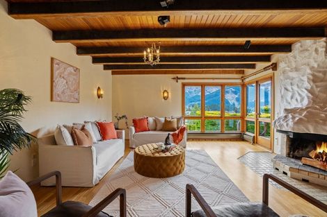 Photo of property in 9 Cypress Court, Kelvin Heights, Queenstown, 9300