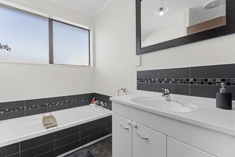 Photo of property in 9 Pluto Place, Milson, Palmerston North, 4414