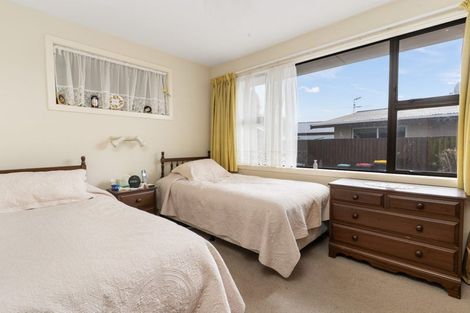 Photo of property in 33 Martbern Crescent, Bishopdale, Christchurch, 8053