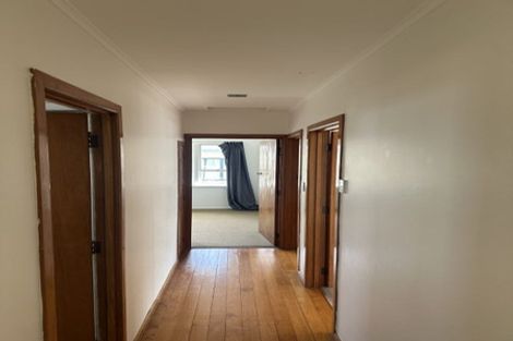Photo of property in 4 Ridgemount Rise, Mangere Bridge, Auckland, 2022