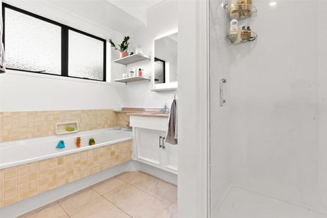 Photo of property in 3 Elrita Place, Conifer Grove, Takanini, 2112