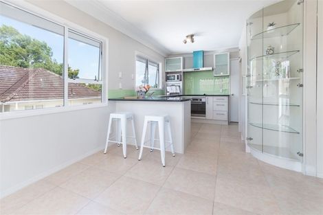 Photo of property in 2/200 Onewa Road, Birkenhead, Auckland, 0626