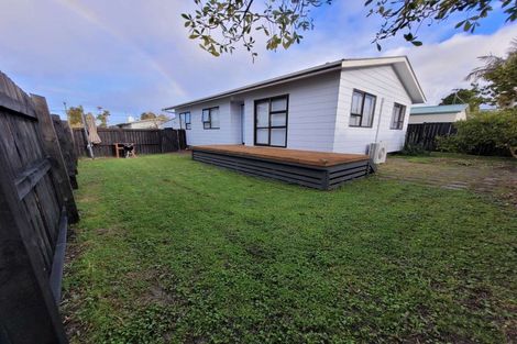 Photo of property in 1/94 Roberts Road, Te Atatu South, Auckland, 0610