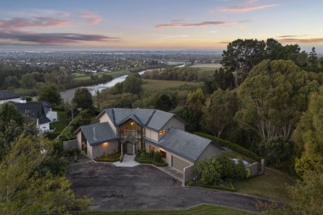 Photo of property in 70 Waicola Drive, Fitzherbert, Palmerston North, 4471