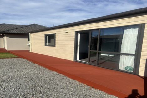 Photo of property in 207 Wainoni Road, Avondale, Christchurch, 8061