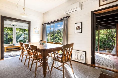 Photo of property in 3 Huia Road, Days Bay, Lower Hutt, 5013