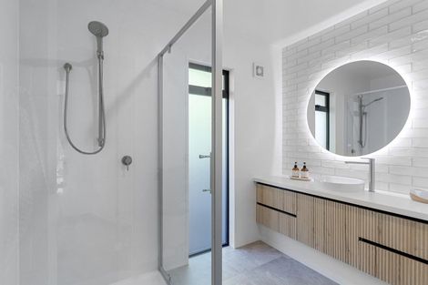 Photo of property in 32 Soleares Avenue, Mount Pleasant, Christchurch, 8081