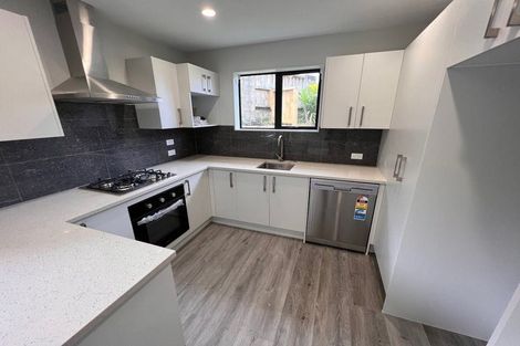 Photo of property in 17a Knox Road, Swanson, Auckland, 0612