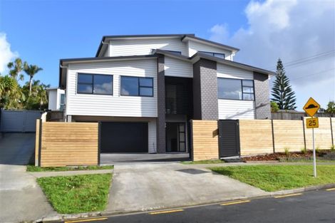 Photo of property in 18 Lyons Avenue, Murrays Bay, Auckland, 0630