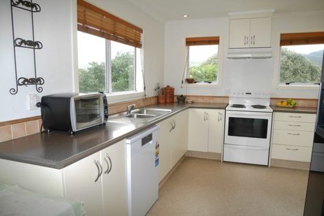 Photo of property in 28 Aperahama Street, Paekakariki, 5034