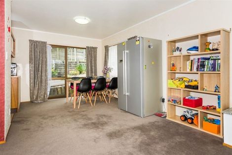 Photo of property in 2/2 Danbury Drive, Torbay, Auckland, 0630