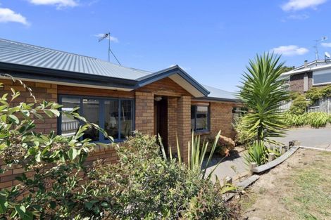 Photo of property in 57 Forest Lake Road, Forest Lake, Hamilton, 3200