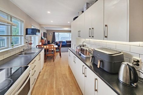 Photo of property in 27 Russell Road, Wainuiomata, Lower Hutt, 5014