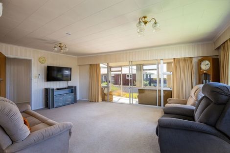 Photo of property in 40 Nevada Drive, Merrilands, New Plymouth, 4312