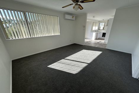 Photo of property in 2 Chablis Place, Henderson, Auckland, 0612