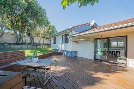 Photo of property in 11 Forster Place, West Harbour, Auckland, 0618