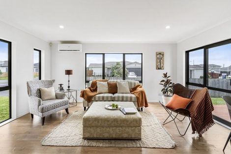 Photo of property in 33 Koroheke Road, Takanini, 2110