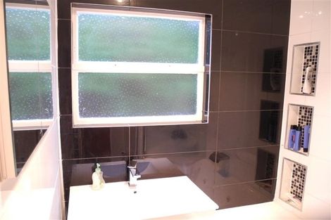 Photo of property in 33 Acheron Road, Paremata, Porirua, 5026