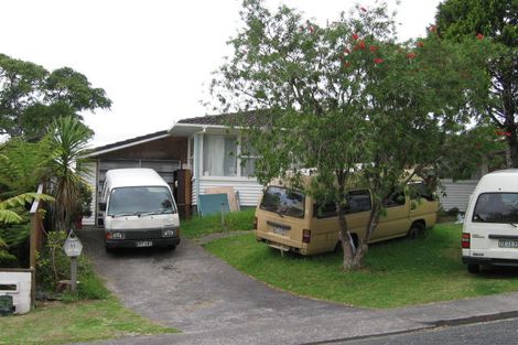 Photo of property in 11 Patts Avenue, Glendene, Auckland, 0602