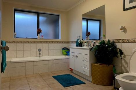Photo of property in 12 Natasha Lane, Henderson, Auckland, 0612